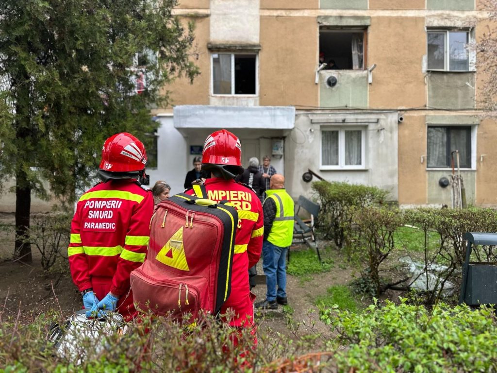 Intervenție de urgență în Târgu Jiu pentru deblocarea unei uși