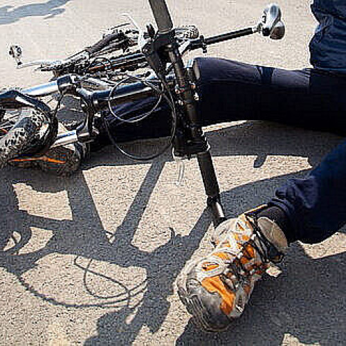 Biciclist rănit în Dumbrava Roșie după o cădere pe carosabil