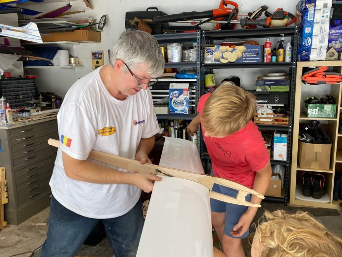 Elevii vrânceni, pregătiți pentru competiții naționale de aeromodelism