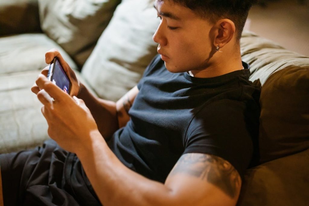 Românii se bucură de o gamă variată de activități online