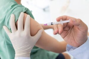 Crucea Roșie Română lansează o campanie de vaccinare ROR în opt județe