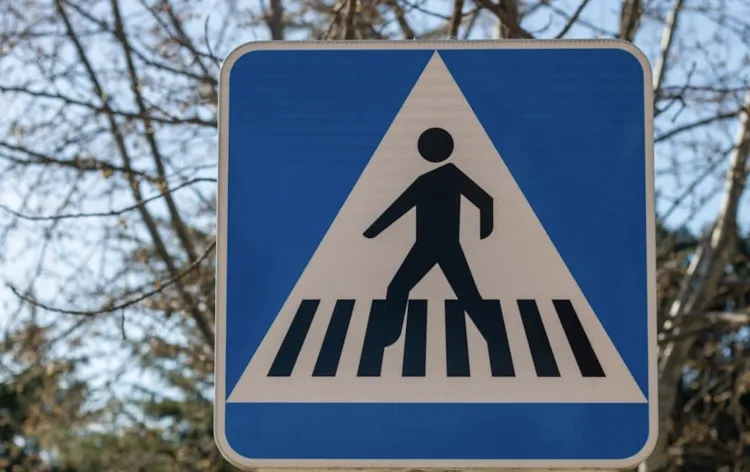 Accident cu autoturism la o trecere de pietoni din Cluj