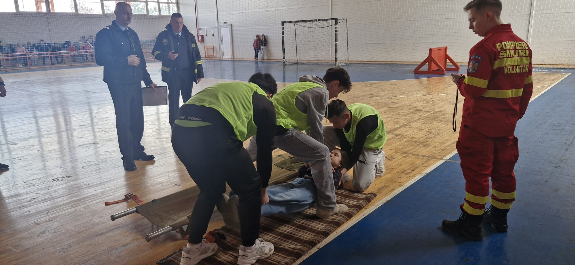 Elevii din Piatra-Neamț concurează pentru siguranța vieții într-un concurs dedicat