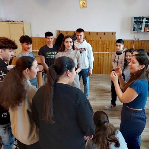 Activitatea "Drumul spre succes" continuă cu sesiunea a doua la Școala Gimnazială Aninoasa