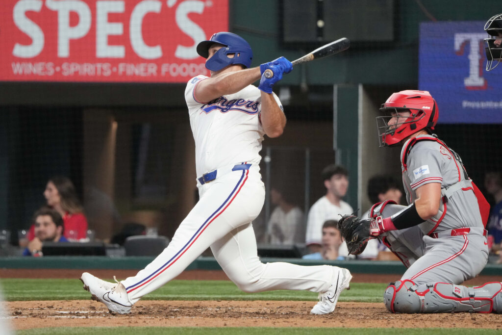 Rangers îl vor plasa pe Wyatt Langford pe lista accidentaților cu o întindere la flexor