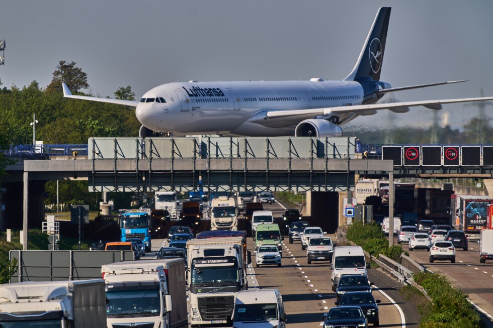 Lufthansa reduce 20.000 de zboruri din cauza creșterii prețurilor la combustibil din cauza războiului
