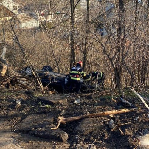 Accidentul Rutier la Grupul Școlar din Suceava: Copil și mamă răniți în urma unui accident grav!