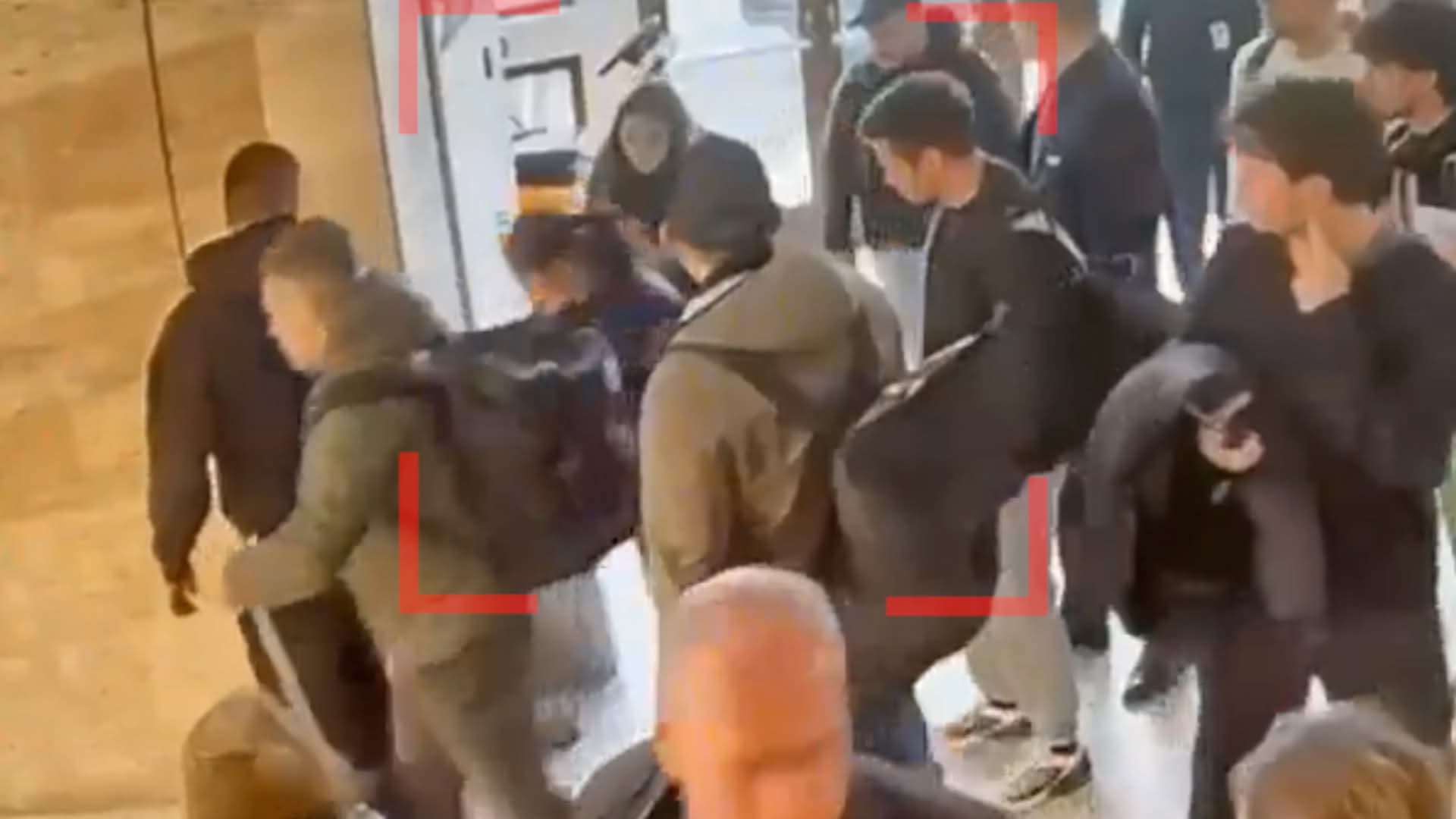 Conflict pe Aeroportul Băneasa: o ceartă a degenerat în bătaie generală