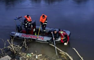 Căutări în apele unui lac brașovean; eforturile au fost suspendate temporar
