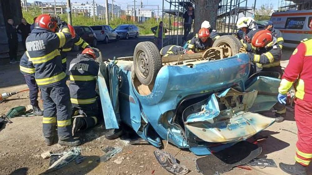 Accident tragic în Iași: autoturism căzut de pe pasarelă după coliziune cu camion