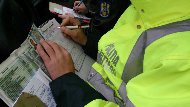 Tânăr din Piatra-Neamț prins cu o mașină furată și fără permis