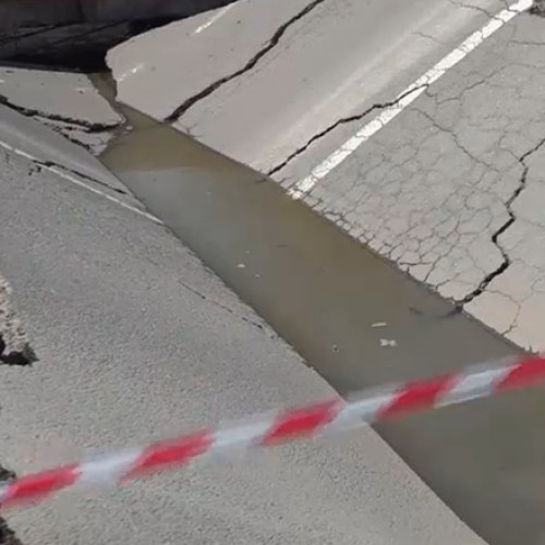 Trafic blocat în Techirghiol după surparea unui pod vechi