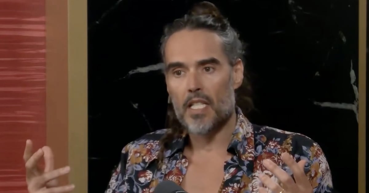 Comediantul Russell Brand face o confesiune șocantă despre sex în emisiunea lui Megyn Kelly