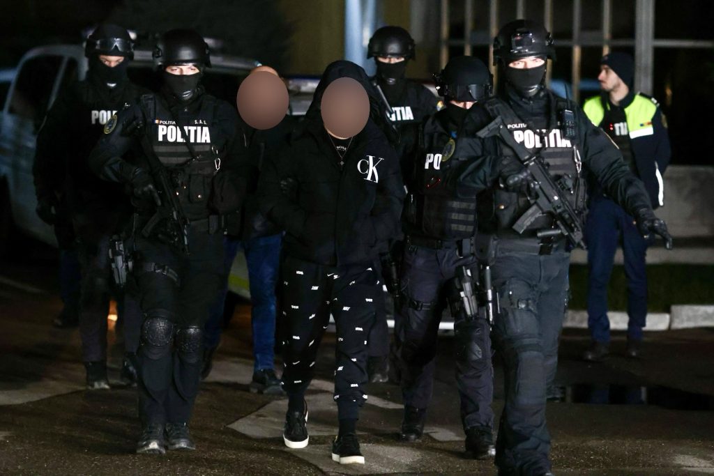 Percheziții de amploare în Argeș pentru trafic de persoane