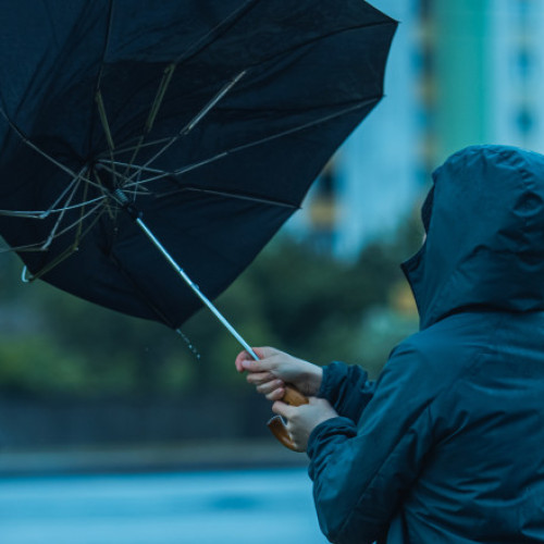 Cod galben și portocaliu de vânt în întreaga țară pentru duminică