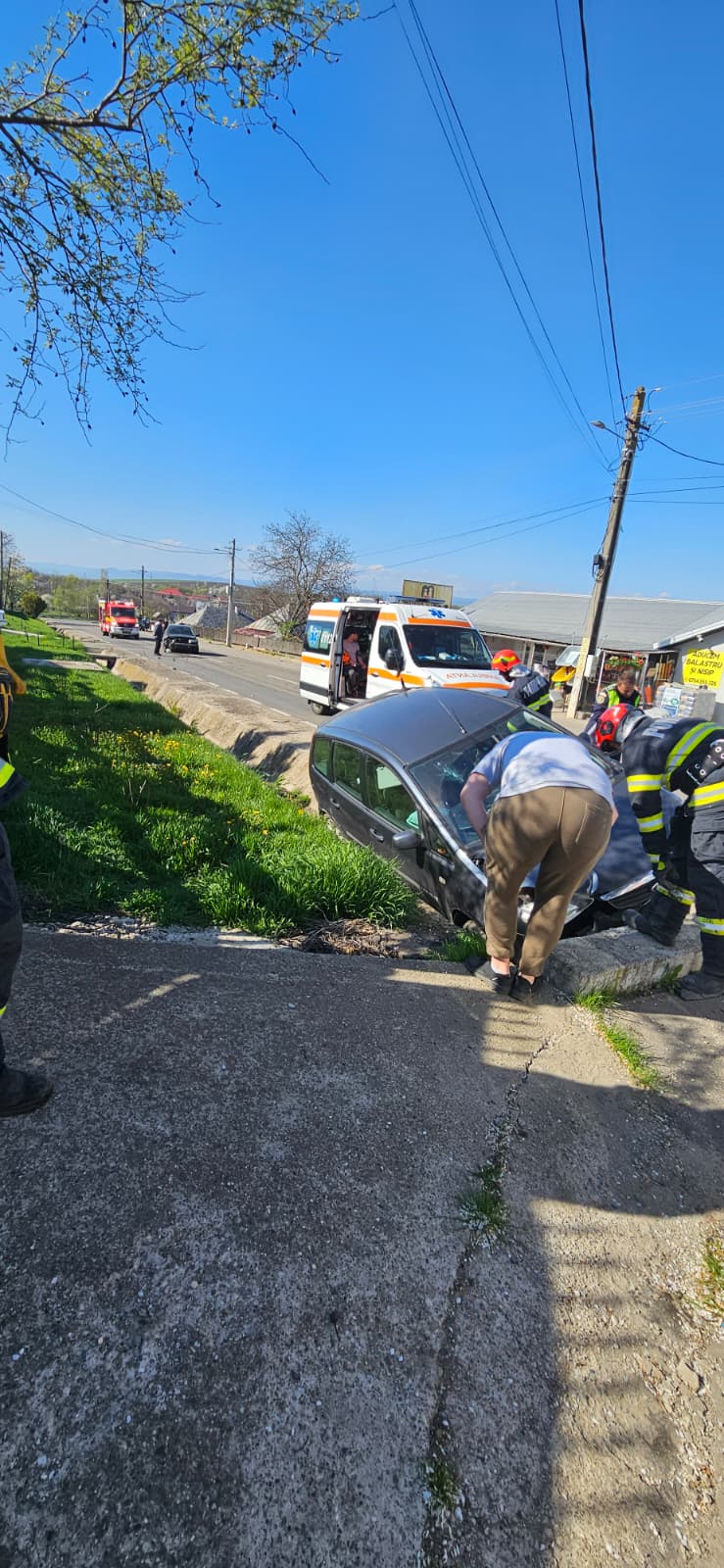 Accident rutier în comuna Ștefan cel Mare, două autoturisme implicate