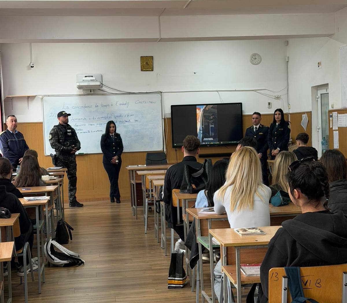 Tinerii din Dâmbovița descoperă oportunități de carieră în sistemul penitenciar