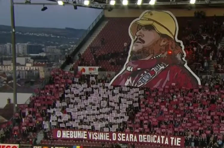 Fanii CFR au omagiat un suporter în derby-ul cu U Cluj