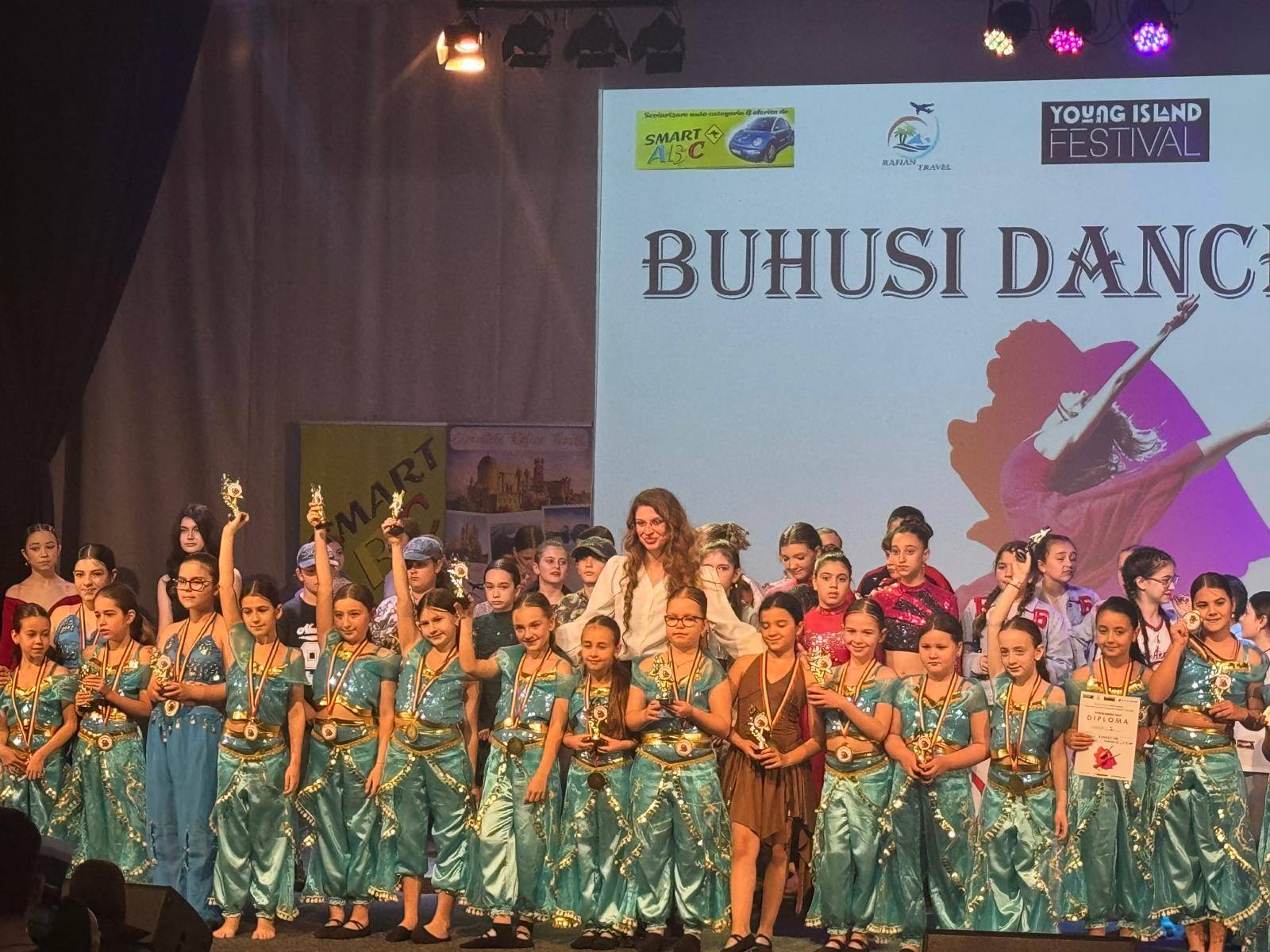 Elevii de la „Reverence” strălucesc la Buhuși Dans Fest