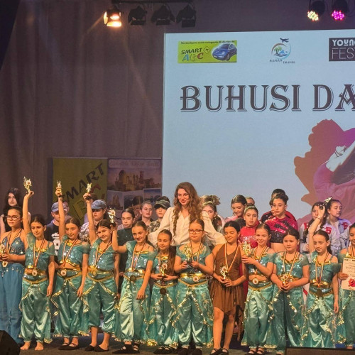 Elevii de la „Reverence” strălucesc la Buhuși Dans Fest
