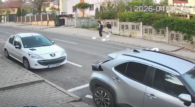 Imagini șocante cu tineri aruncând gunoi pe străzile din Cluj-Napoca