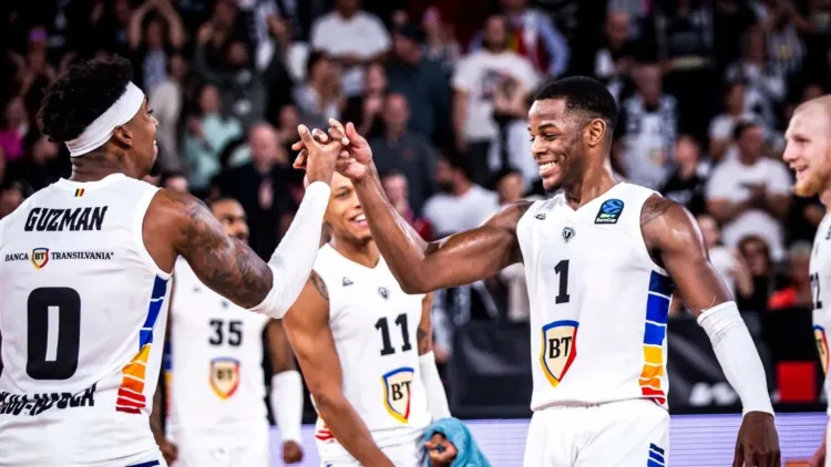 Jucătorii U-BT Cluj-Napoca învață limba română cu entuziasm