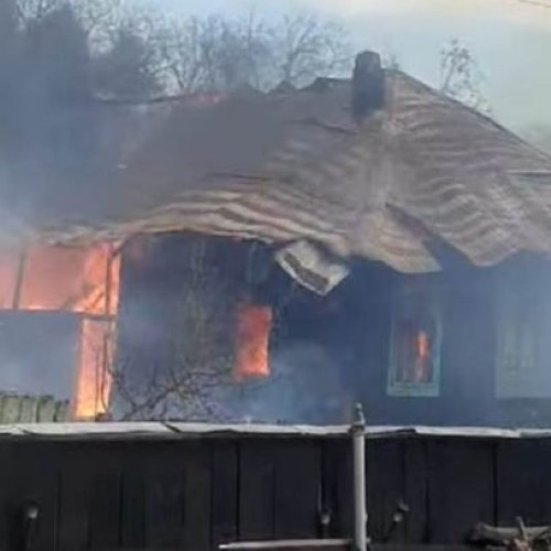 Întăriri în intervenția la incendiul din Rucăreni, comuna Soveja