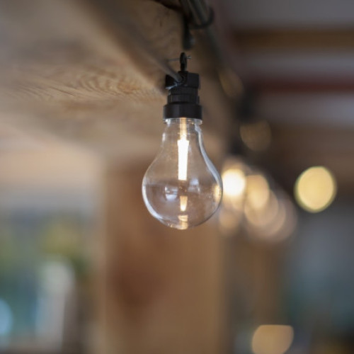 Pezeshkian îndeamnă populația din Iran să economisească energie electrică