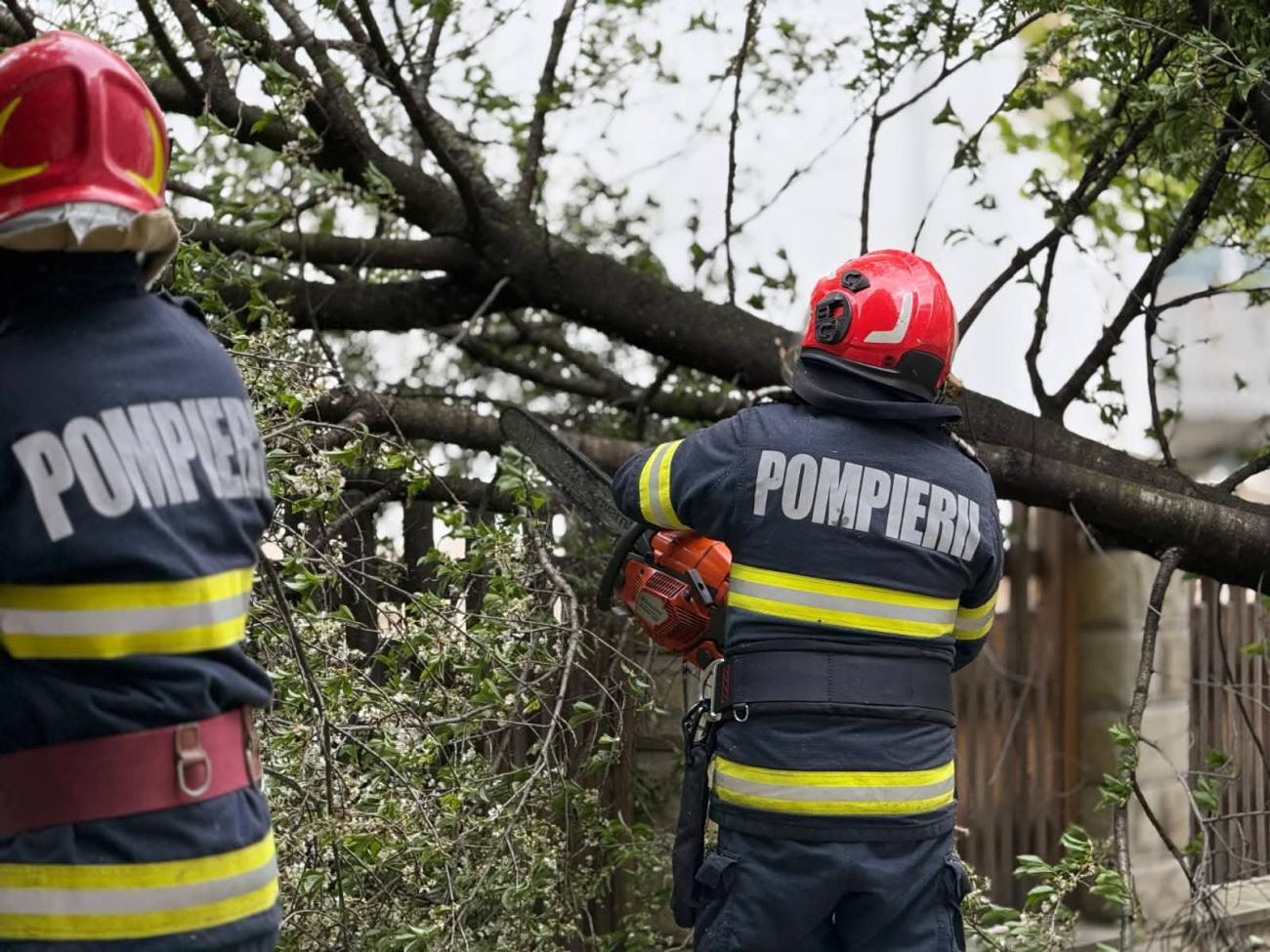 Vântul puternic afectează 56 de localități din 14 județe