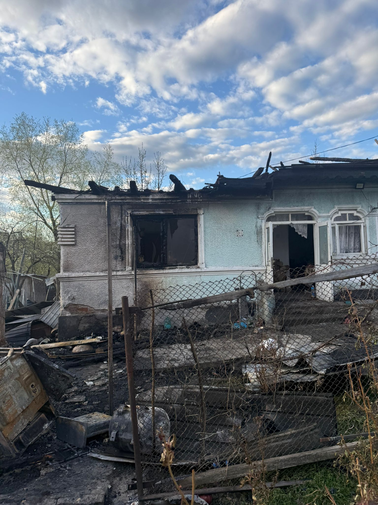 Incendiu devastator în Sarata Dobreni: două femei rămân pe drumuri