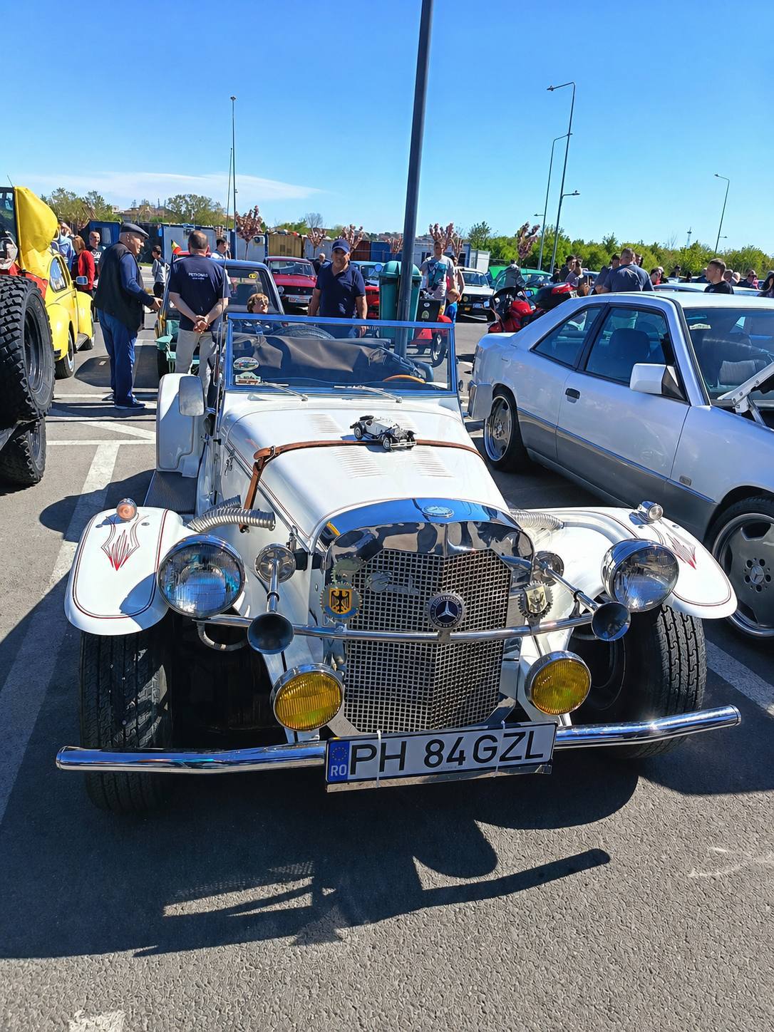 Parcarea Dâmbovița Mall din Târgoviște, muzeu în aer liber pentru pasionații de automobile