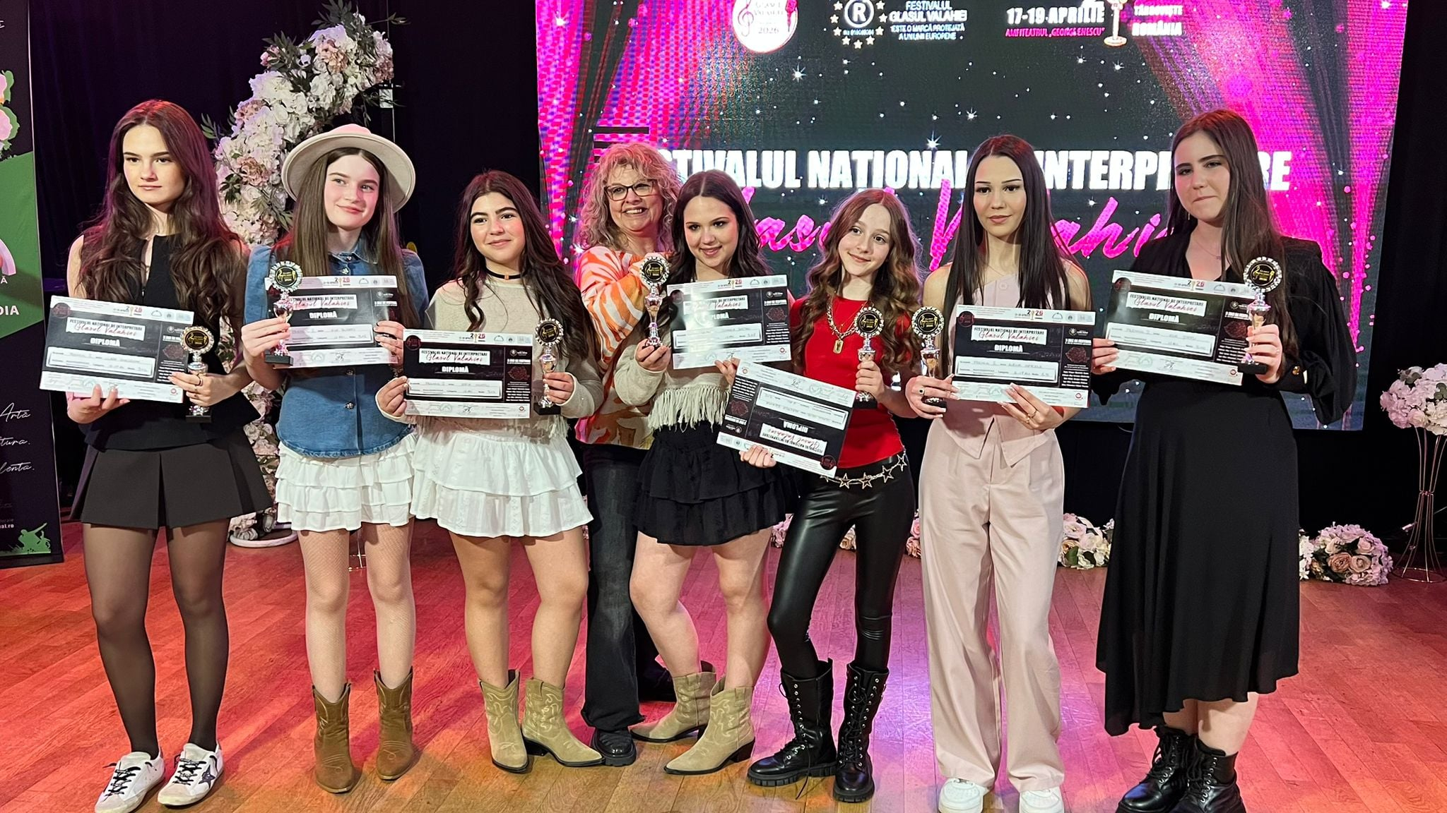 Artizanii „Voces Music – Galaţi” strălucesc la Festivalul „Glasul Valahiei”