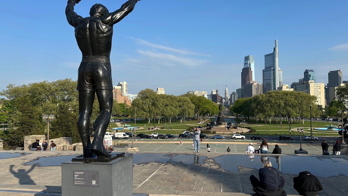 Statuia lui Rocky Balboa își găsește un nou cămin în muzeul de artă din Philadelphia