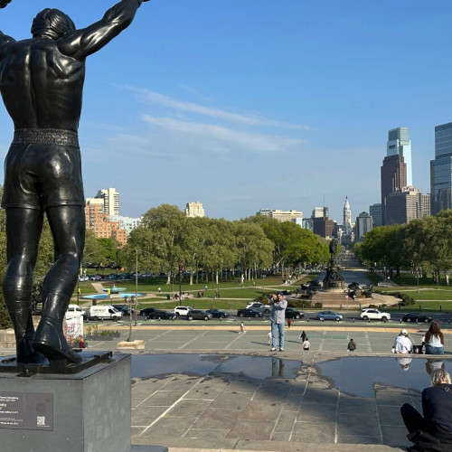 Statuia lui Rocky Balboa își începe o nouă viață în interiorul muzeului de artă din Philadelphia