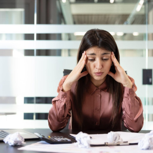 Riscurile psihosociale la muncă provocă peste 840.000 de decese anual