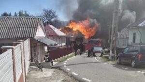 Incendiu devastator în Rucăreni: peste 30 de locuințe distruse