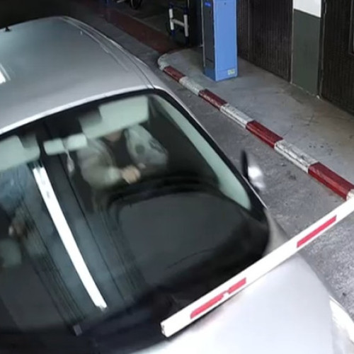 Doi români din Spania au furat propria mașină ridicată de poliție