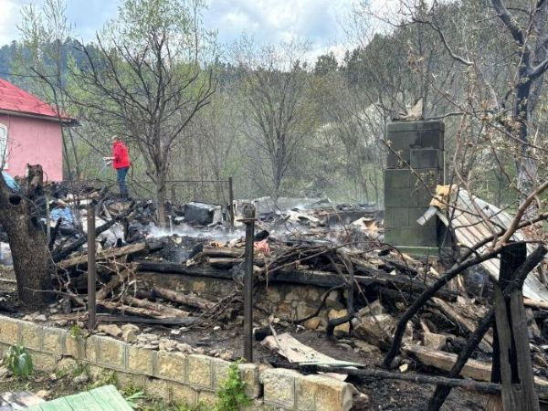 Incendiu devastator în Soveja lasă zeci de familii fără adăpost