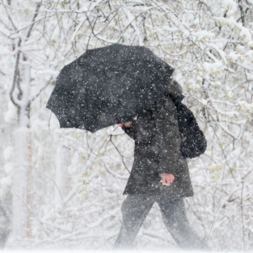 Moscova se confruntă cu o furtună de zăpadă în plină primăvară