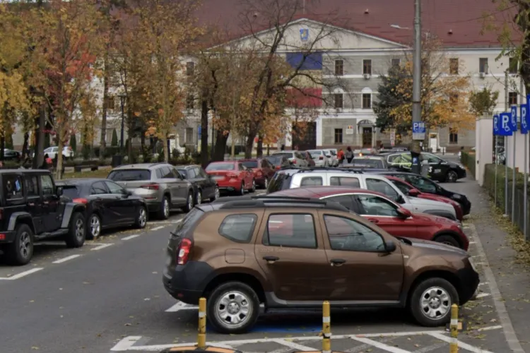 Trotuarul îngust de lângă Registrul Comerțului din Cluj-Napoca, subiect de sesizare