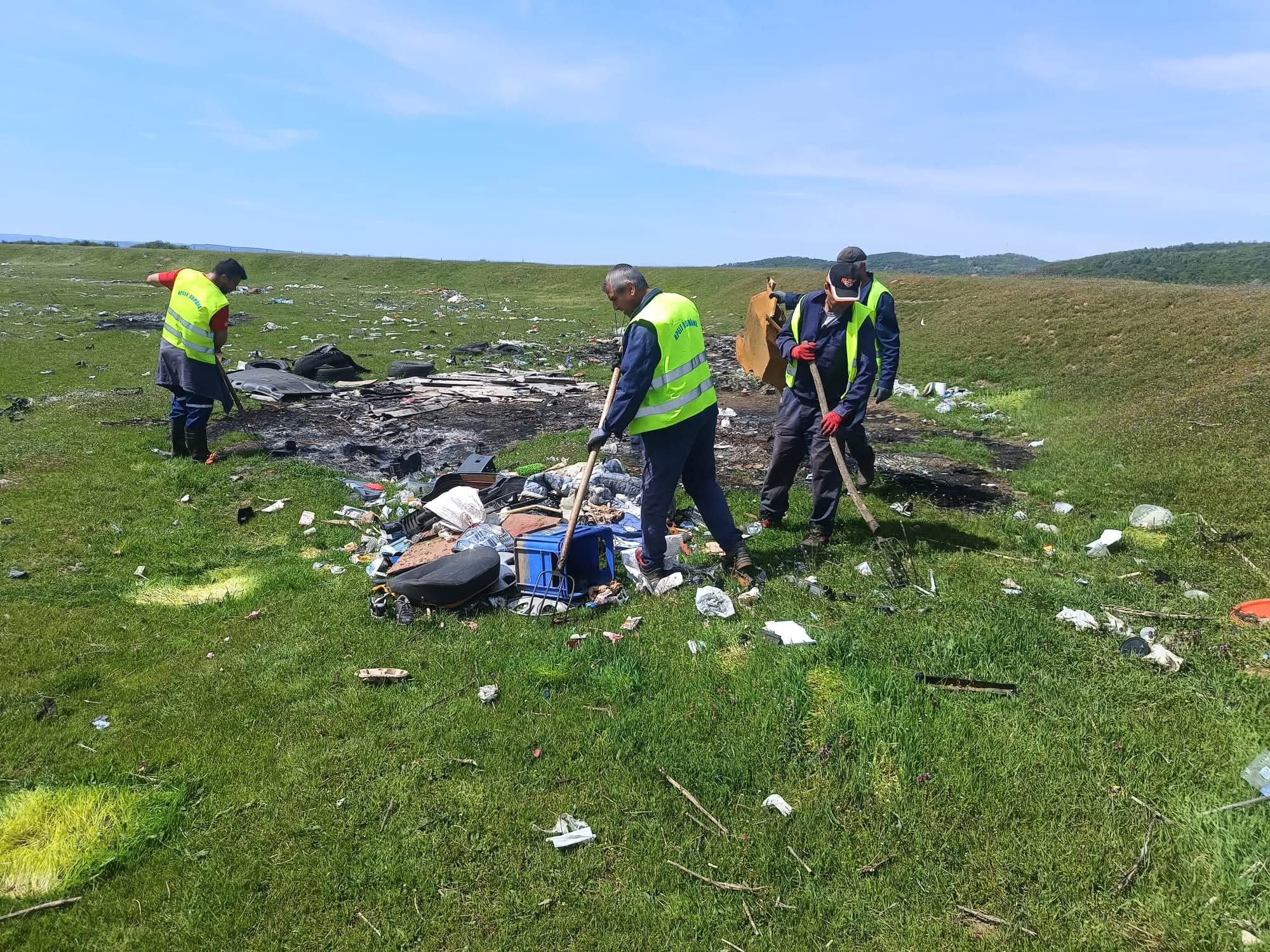 Intervenție de amploare pentru igienizarea pârâului Șușița în Gorj