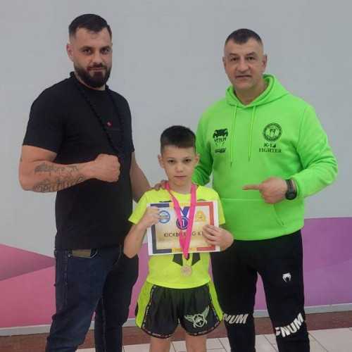 Patrick Cimbală strălucește la Cupa României Absolut de kickboxing