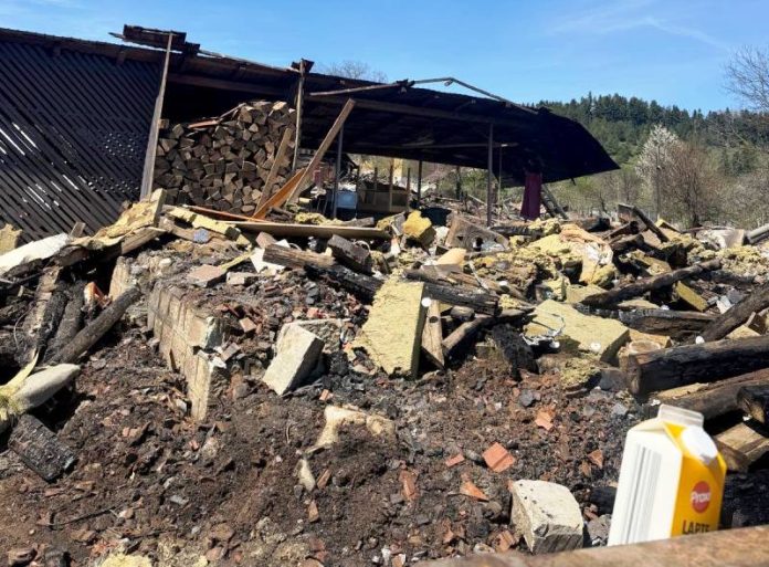 Incendiu devastator în Rucăreni lasă zeci de familii fără locuințe