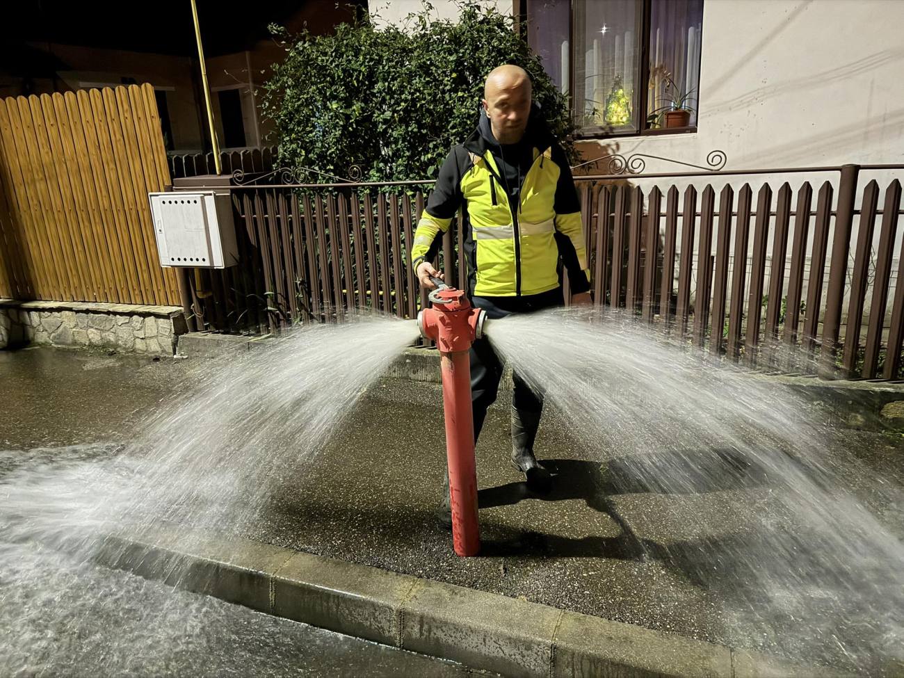 Locuitorii din Raciu avertizați despre verificările la rețelele de apă și canalizare