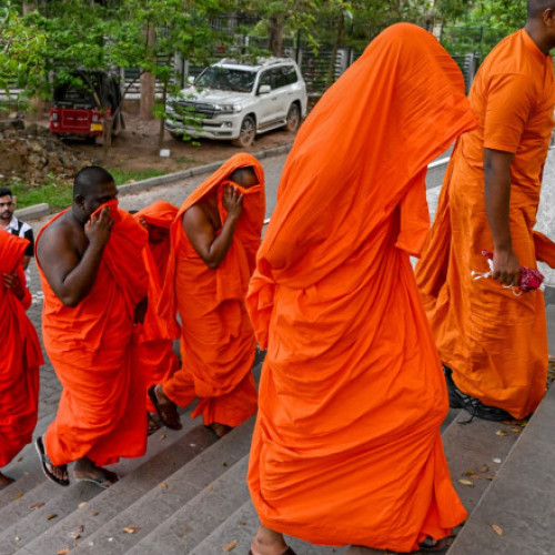 Arestarea a douăzeci și doi de călugări budiști pe aeroportul din Sri Lanka