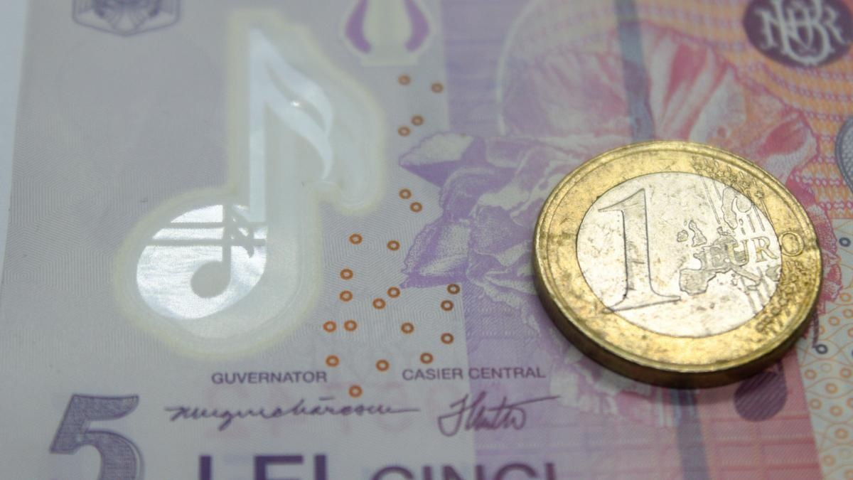 BNR monitorizează atent fluctuațiile pe piața valutară în context politic