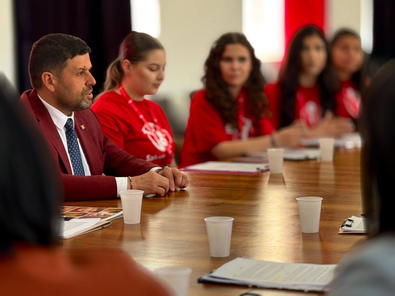 Dialog deschis între autorități și tineri din Dâmbovița