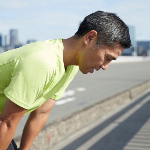 De ce tot mai mulți tineri se simt fără suflare după o plimbare scurtă?