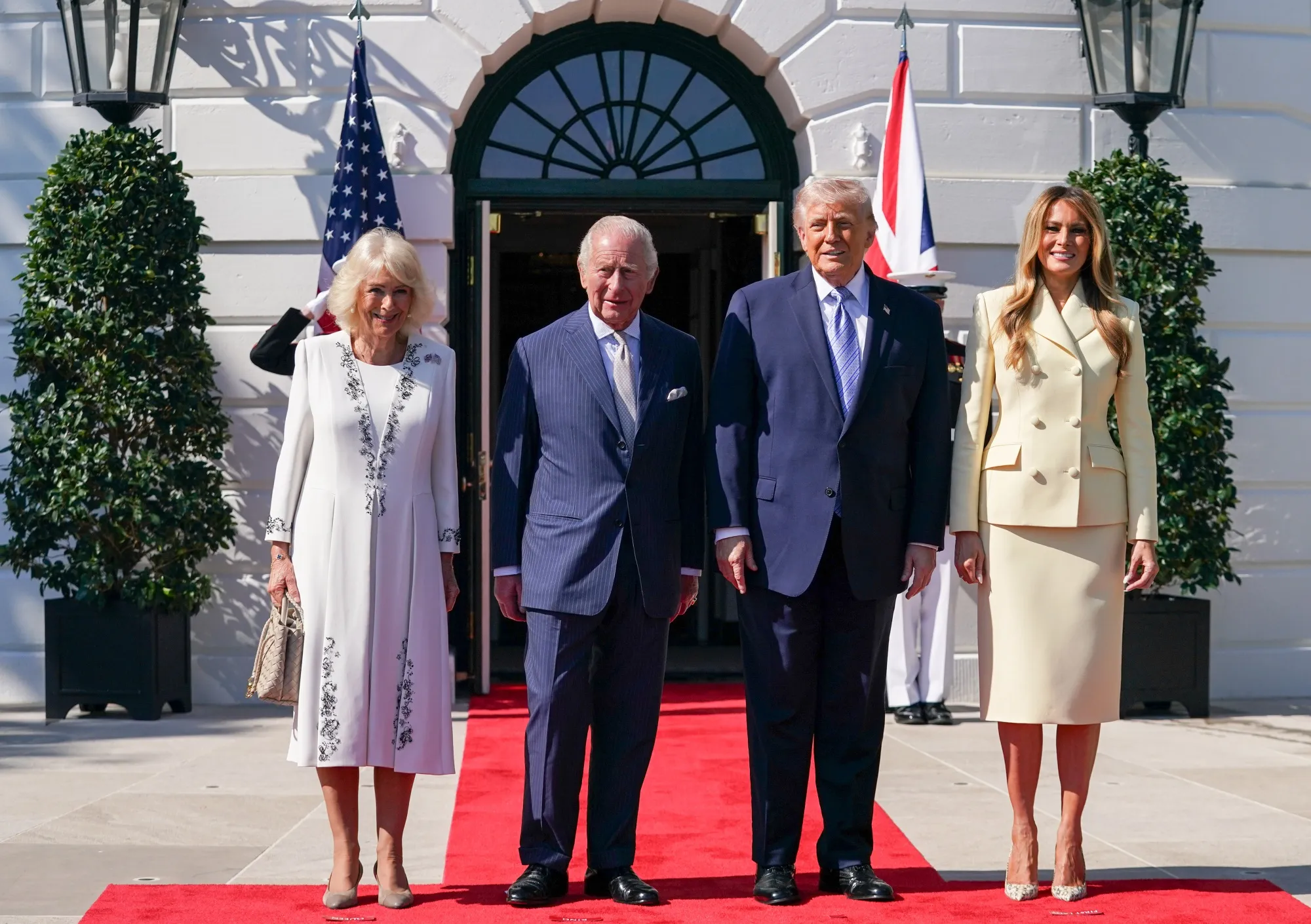 Regele Charles și Regina Camilla, primiți la Casa Albă de Trump și Melania