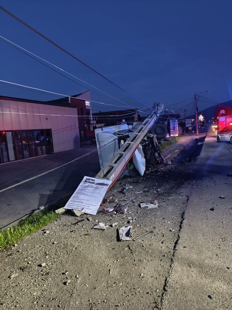 Echipaje de intervenție mobilizate în urma unui accident grav